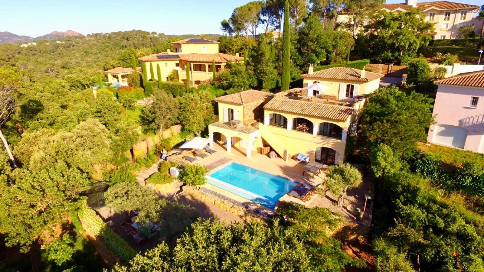 Villa Familiale Avec Vue Imprenable Saint-Raphaël エクステリア 写真